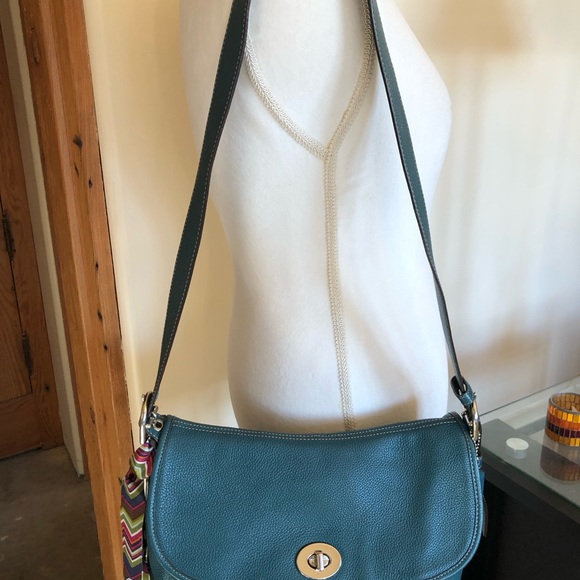 Beautiful Coach Pebble Leather Shoulder Bag - Picture 6 of 9